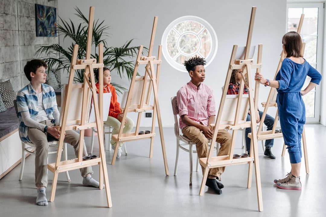 Cours artistique accompagné pour enfants et jeunes