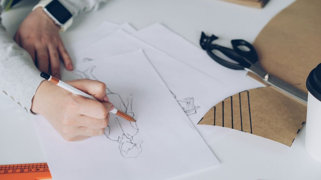 Création d’un croquis de mode avec des outils de stylisme